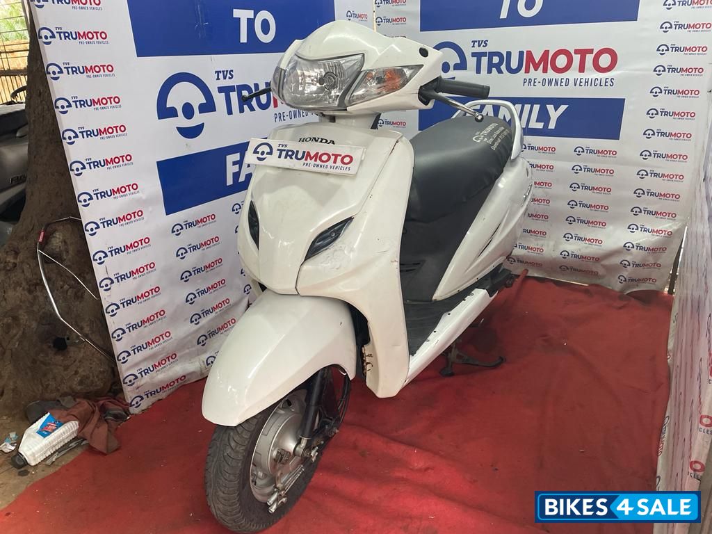 White Honda Activa 3G