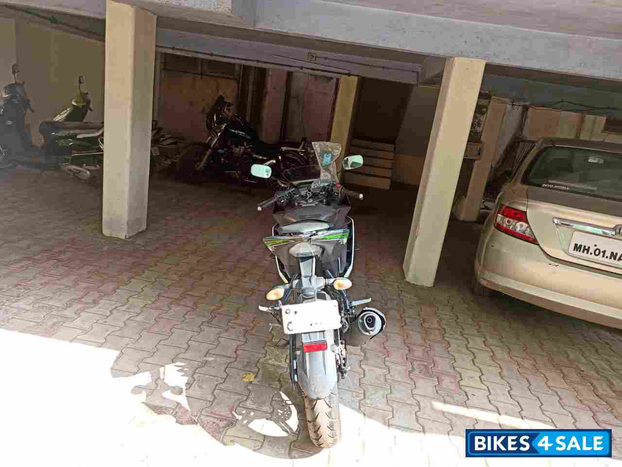 Grey Yamaha YZF R15 V2