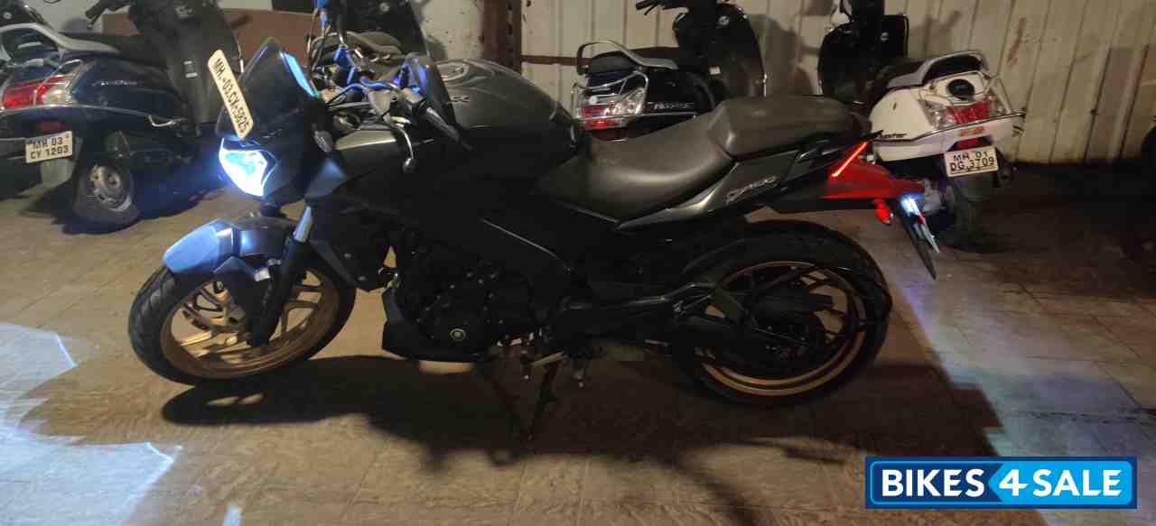Rock Matte Black Bajaj Dominar 400