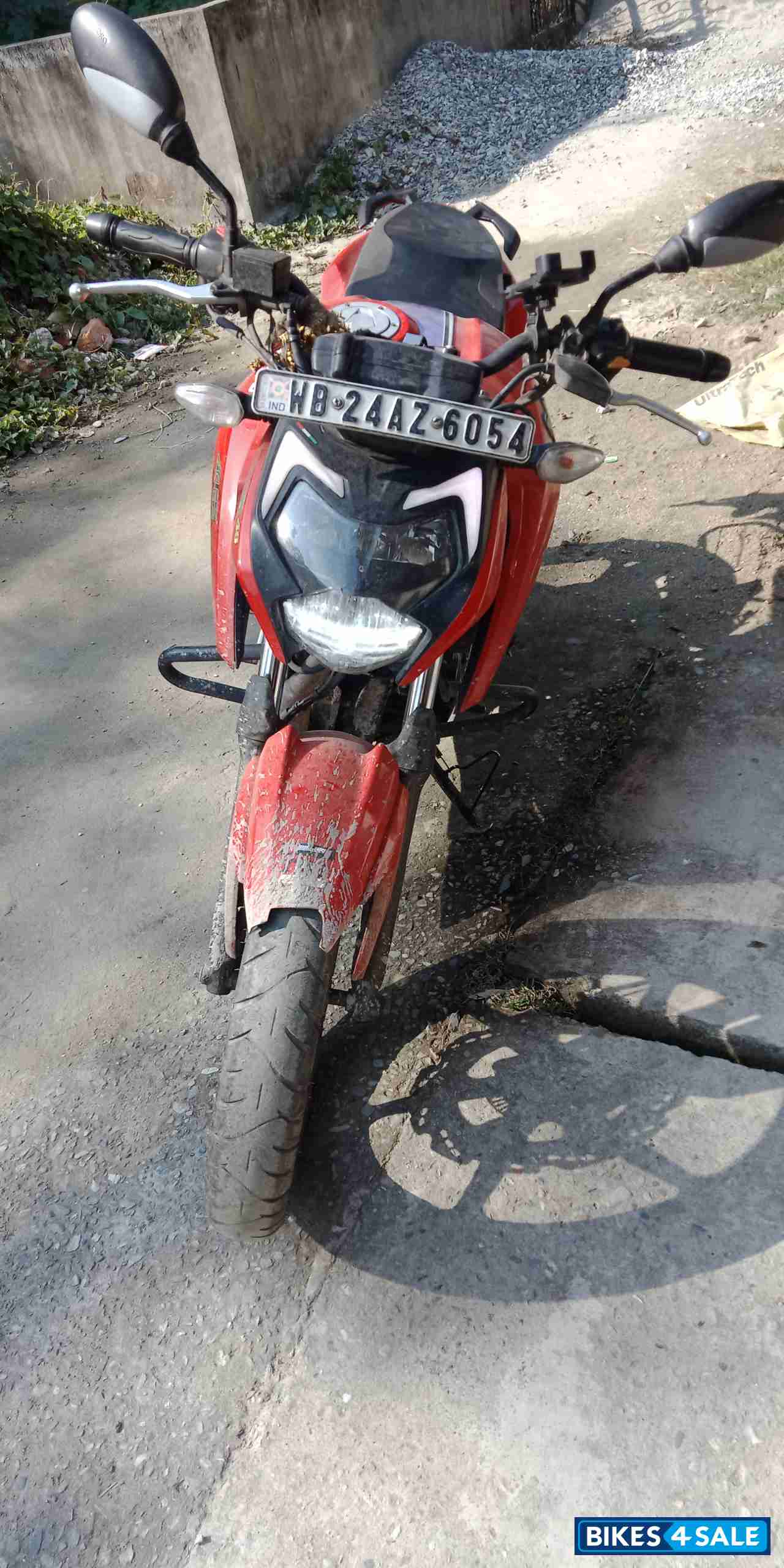 Red TVS Apache RTR 160 4V