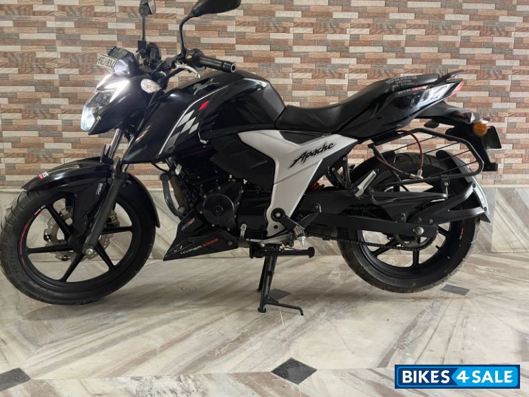 TVS Apache RTR 160 4V