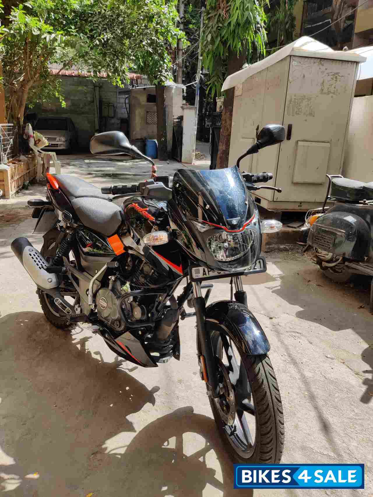 Bajaj Pulsar 125 Split Seat