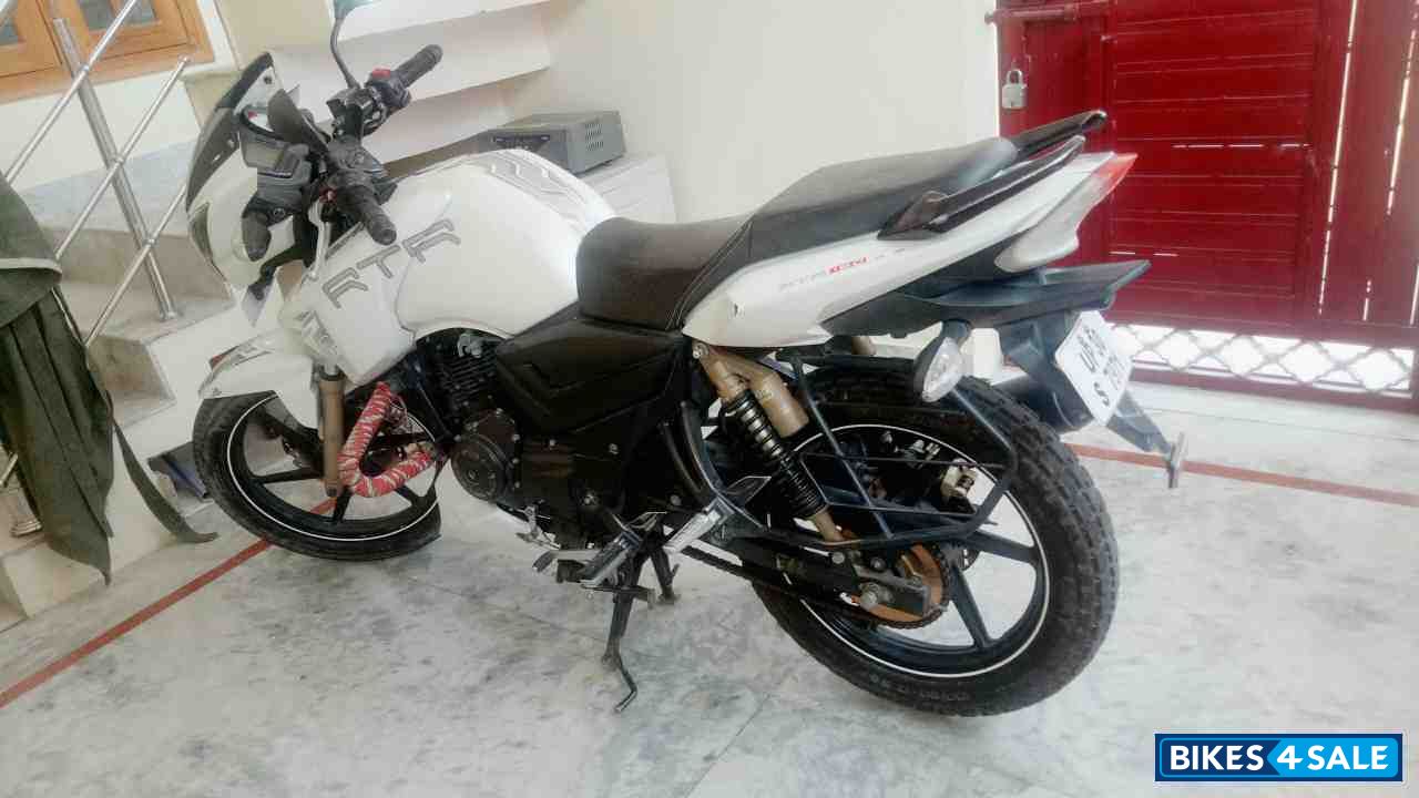 White TVS Apache RTR 180