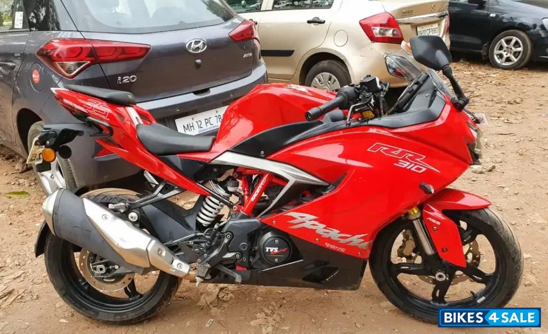 Red TVS Akula 310 Red TVS Akula 310