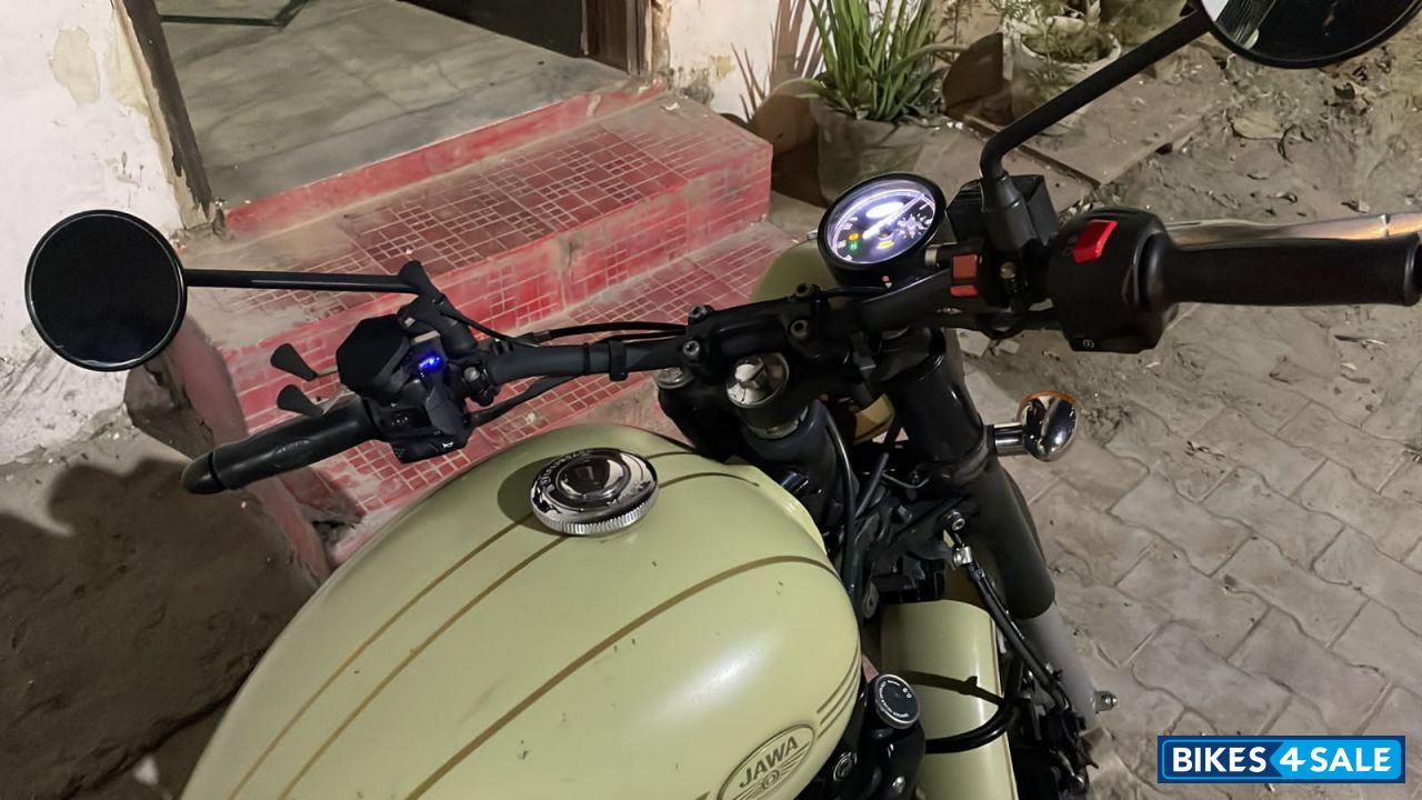 Lime Jawa 42 Dual Channel ABS Sirius White