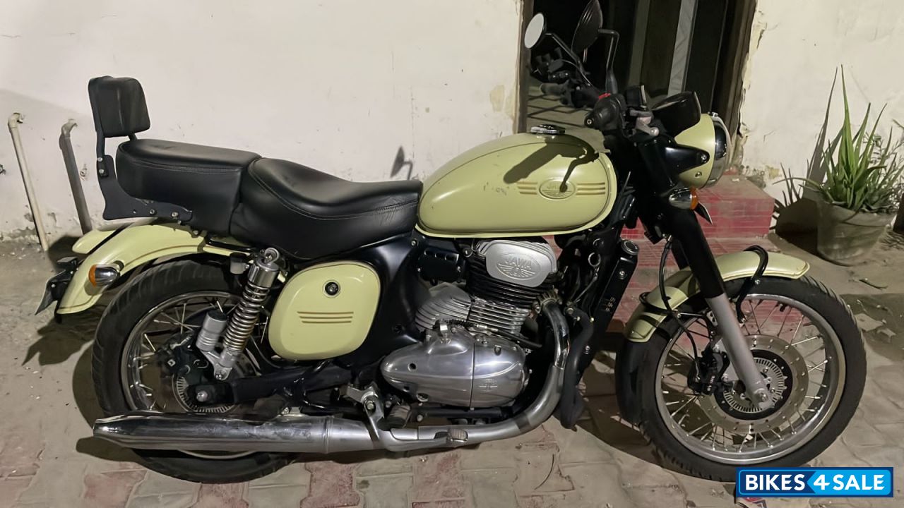 Lime Jawa 42 Dual Channel ABS Sirius White