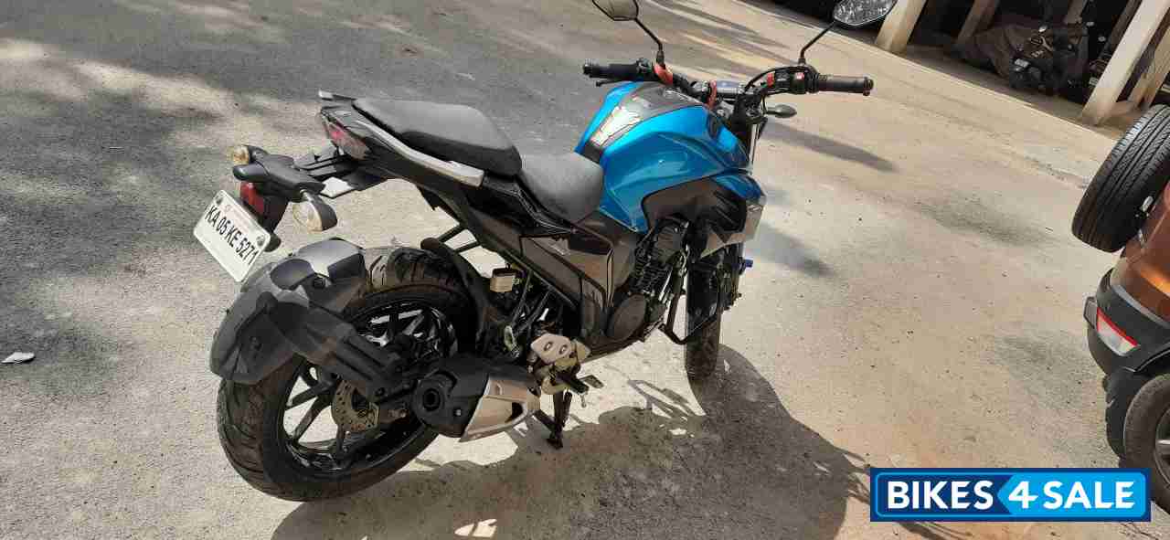 Greenish Yamaha FZ25