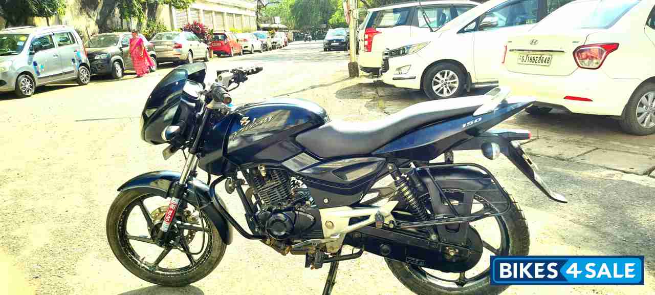 Midnight Black Bajaj Pulsar 150
