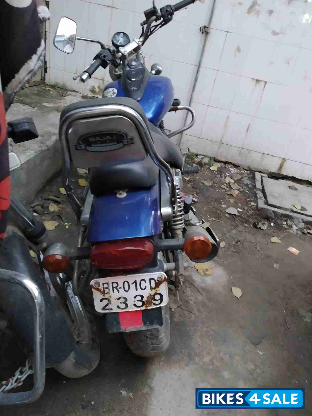 Plasma Blue Bajaj Avenger 220 DTS-i Plasma Blue Bajaj Avenger 220 DTS-i