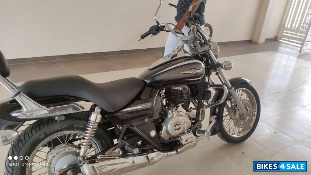 Black Bajaj Avenger Cruise 220