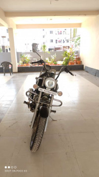 Black Bajaj Avenger Cruise 220