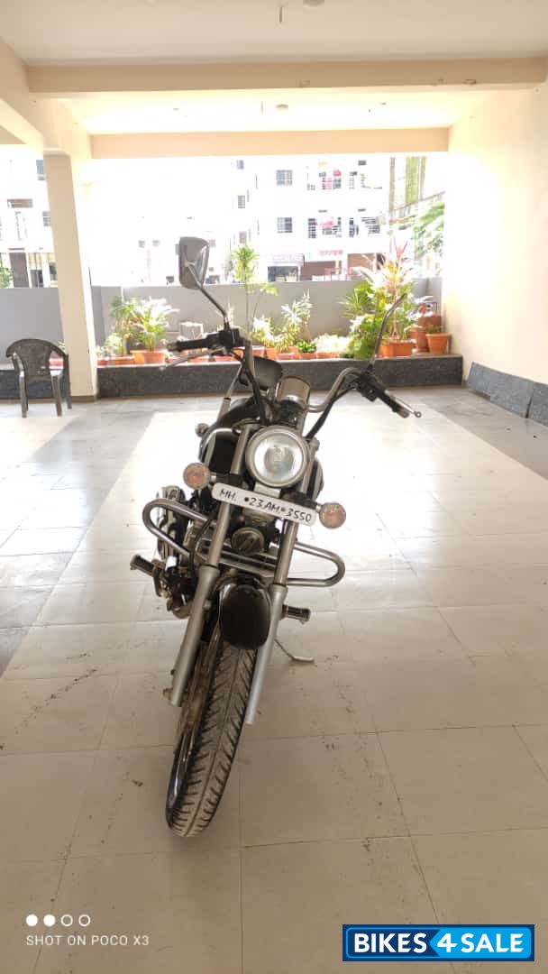 Black Bajaj Avenger Cruise 220