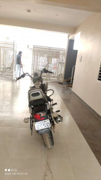 Black Bajaj Avenger Cruise 220