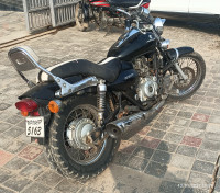 Black Bajaj Avenger 220 DTS-i