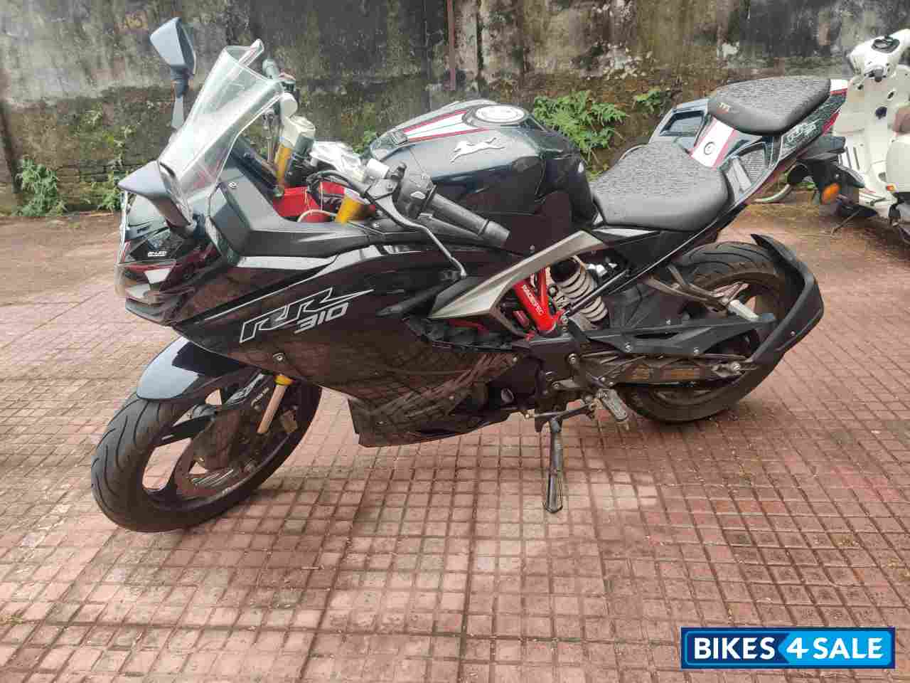 Black TVS Apache RR 310