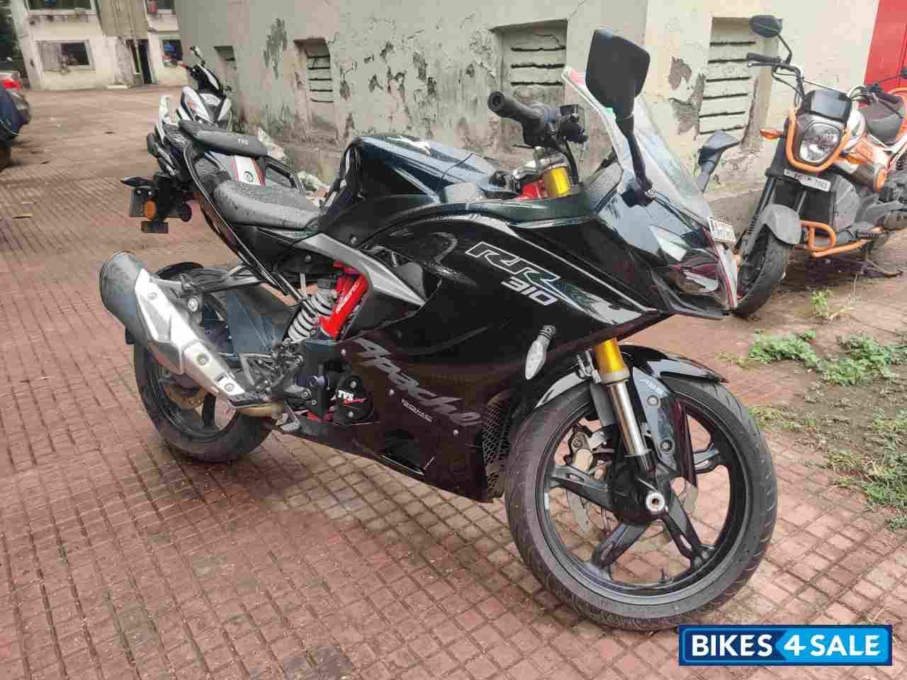 Black TVS Apache RR 310