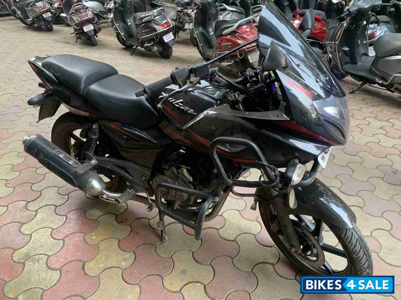 Bajaj Pulsar 220F