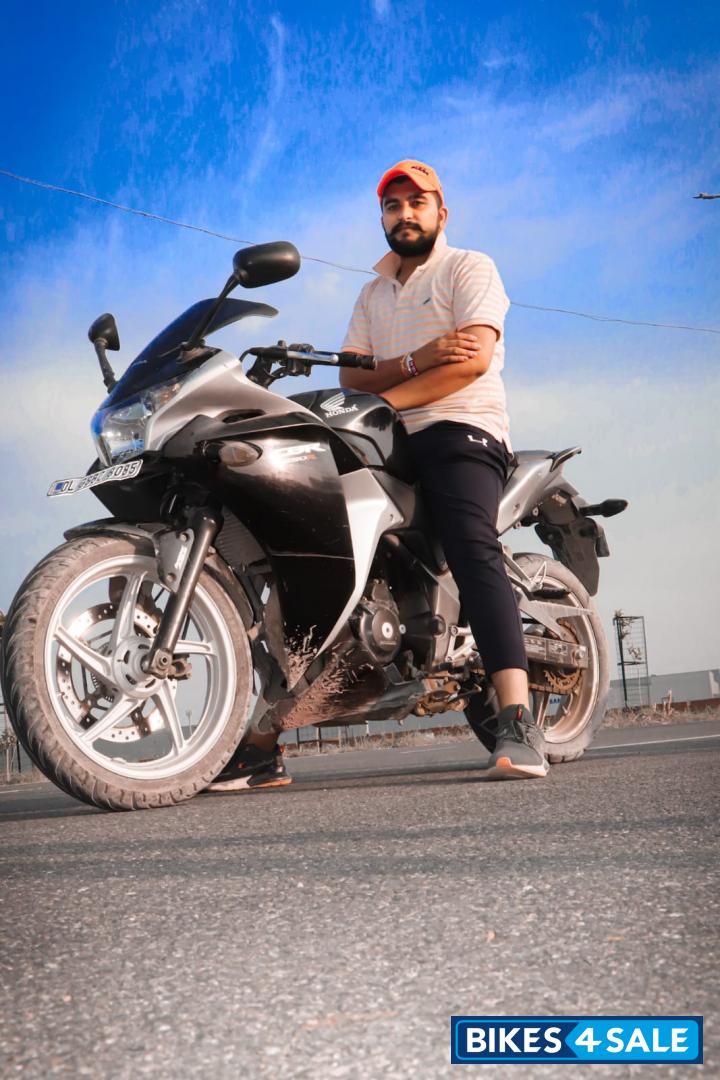 Black Honda CBR 250R