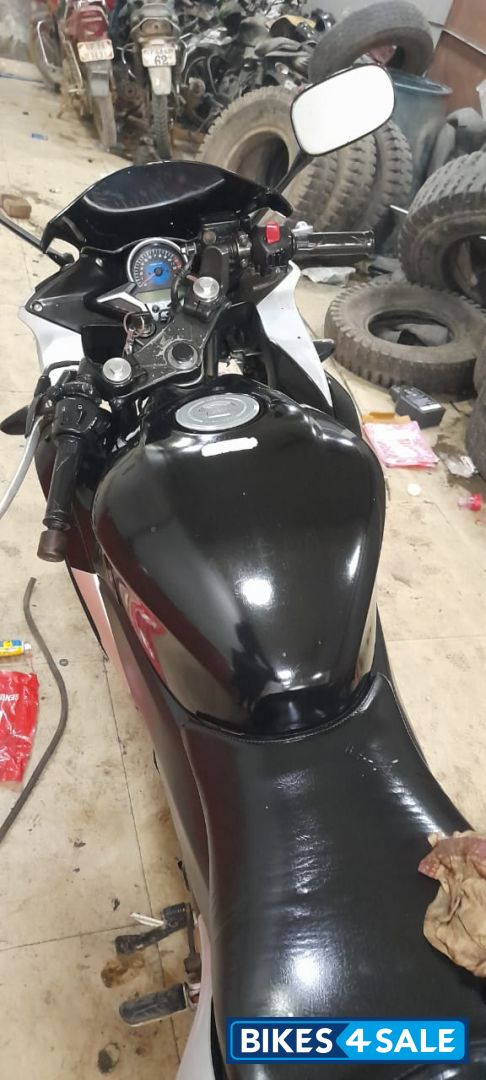 Black Honda CBR 250R