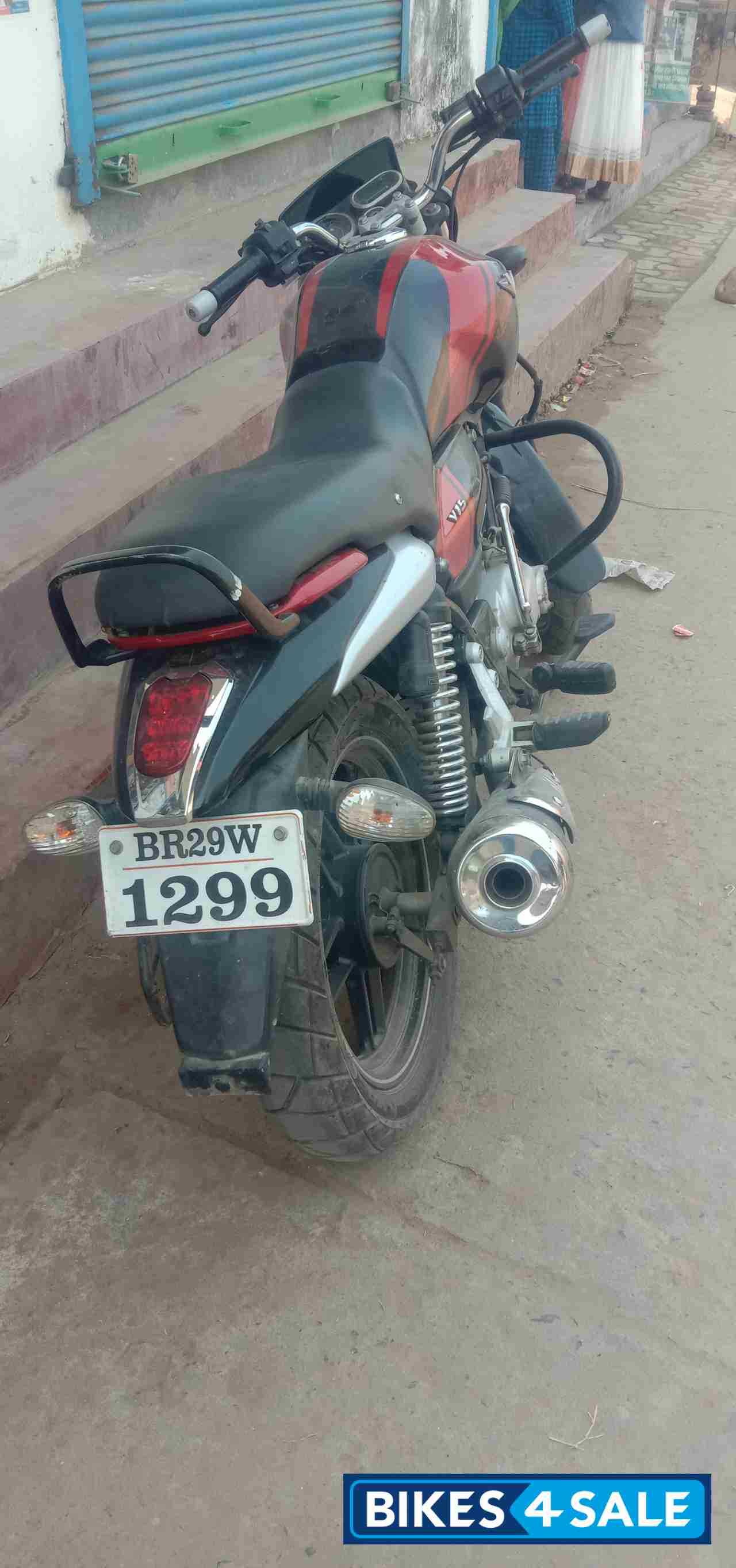 Bajaj V15