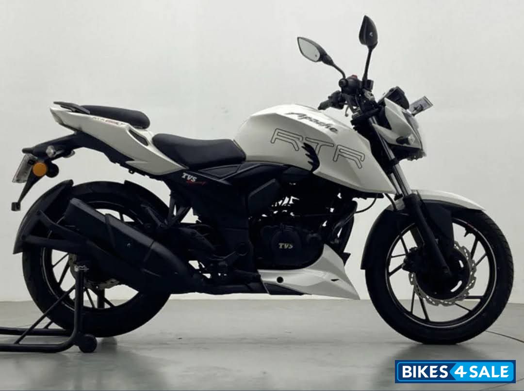 White TVS Apache RTR 200 4V