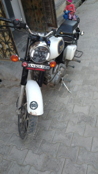 White Royal Enfield Classic 350