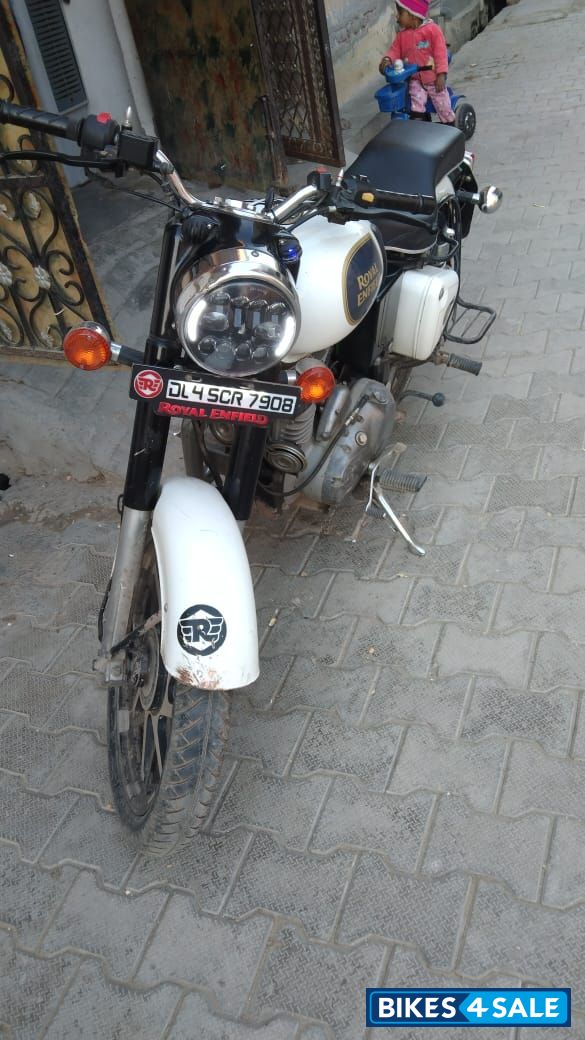 White Royal Enfield Classic 350