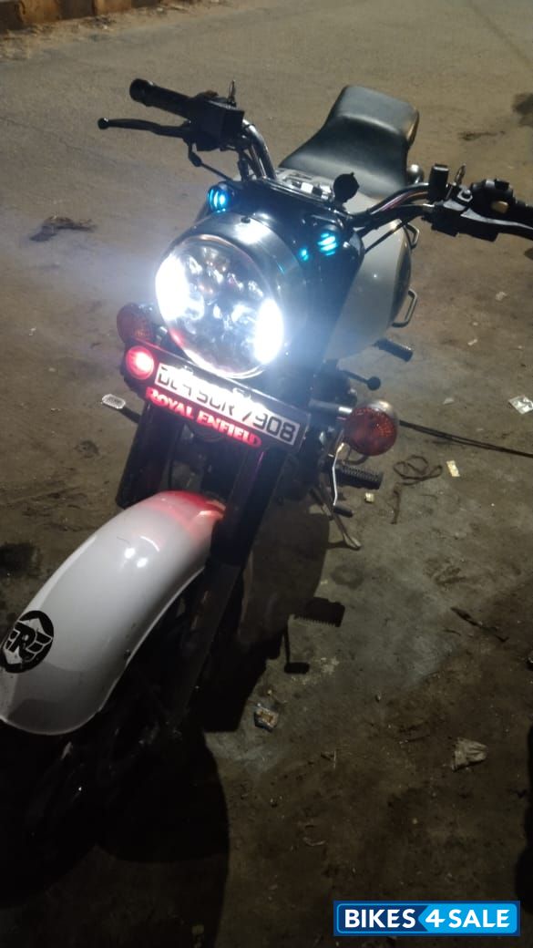 White Royal Enfield Classic 350