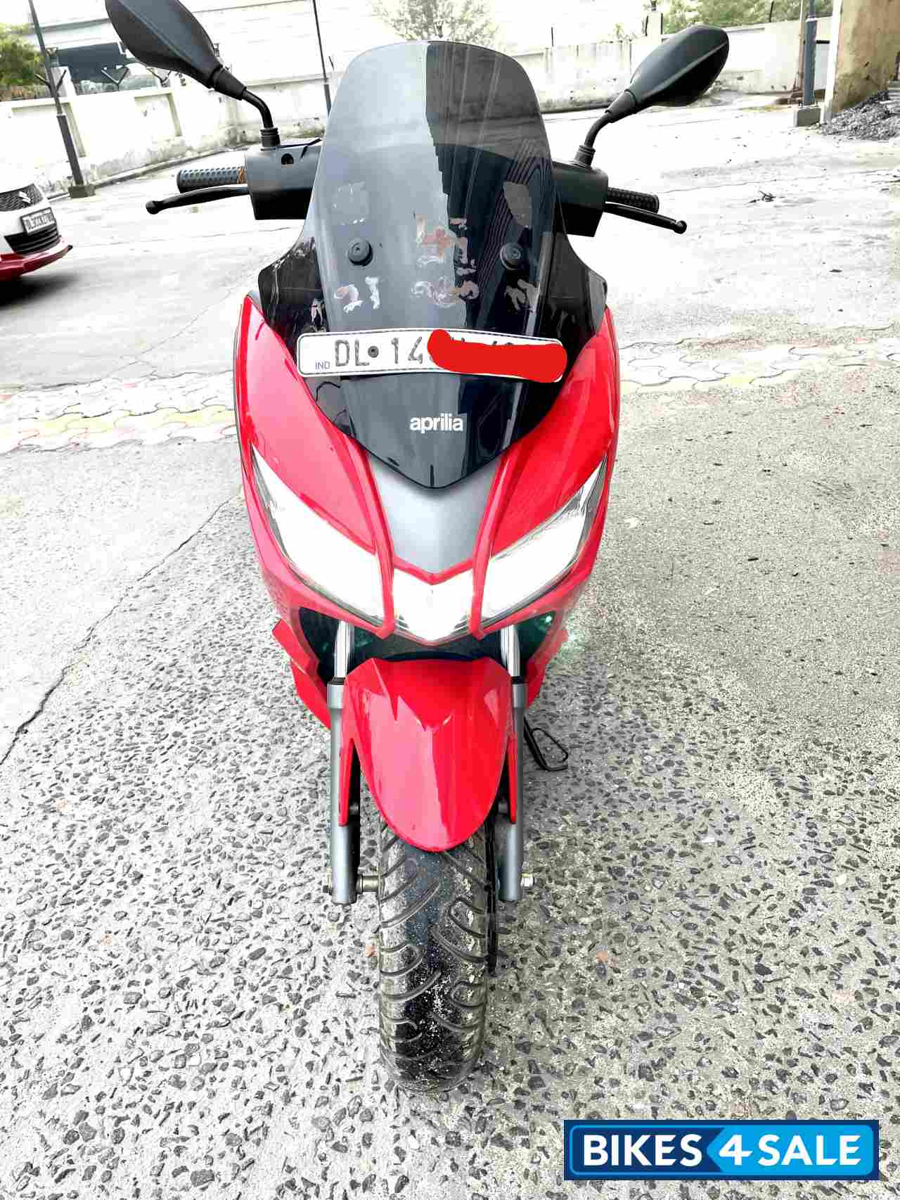 Red Aprilia SXR 160