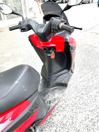 Red Aprilia SXR 160