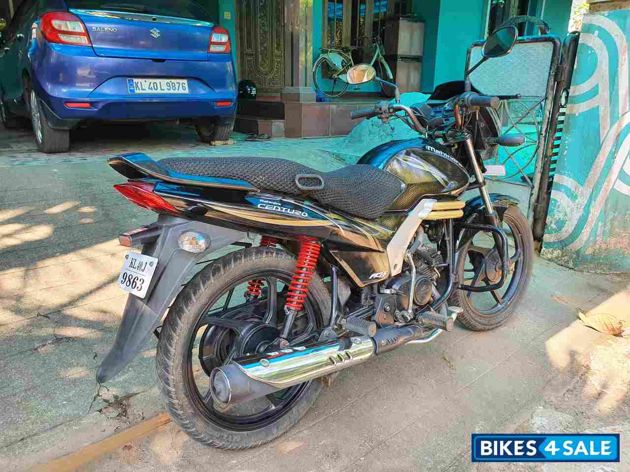 Black Mahindra Centuro