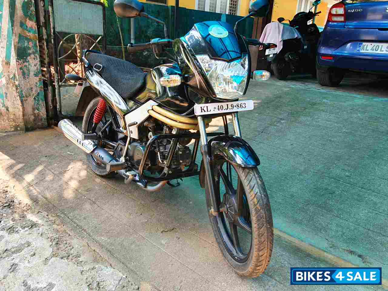 Black Mahindra Centuro