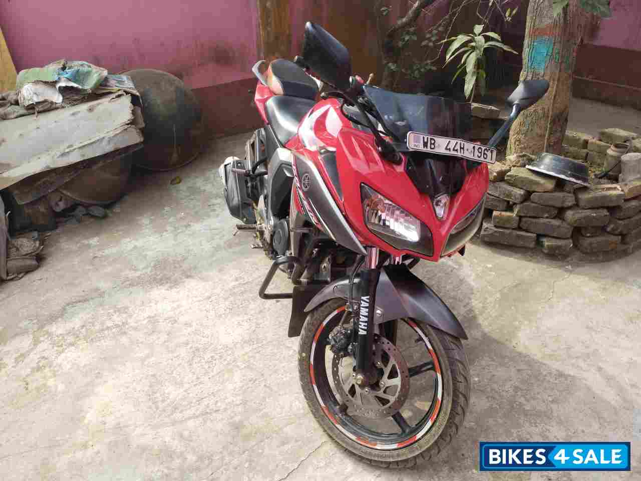 Red Yamaha Fazer FI V2