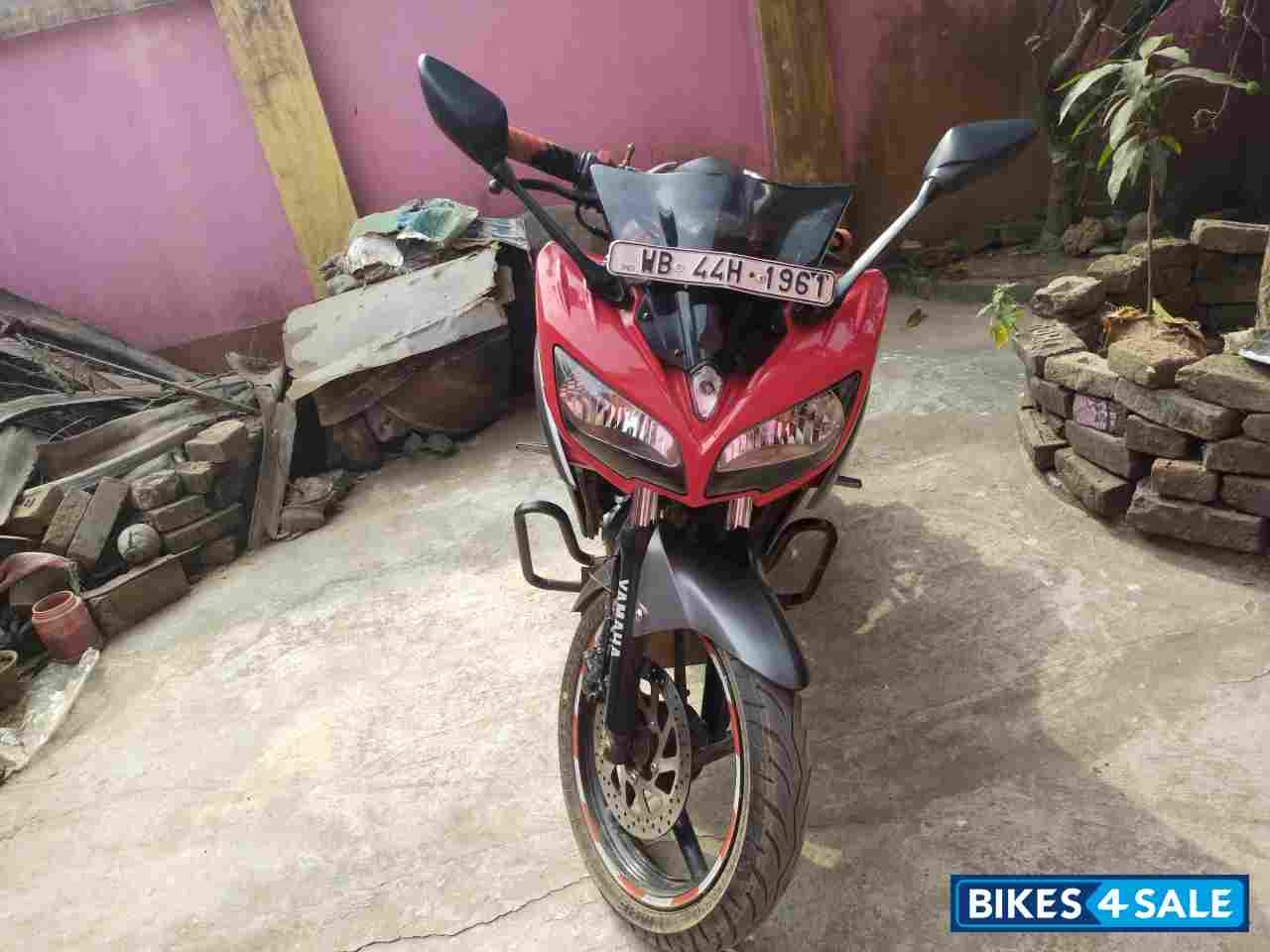 Red Yamaha Fazer FI V2