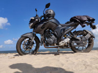 Black Yamaha FZ25