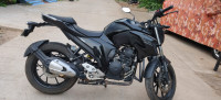 Black Yamaha FZ25