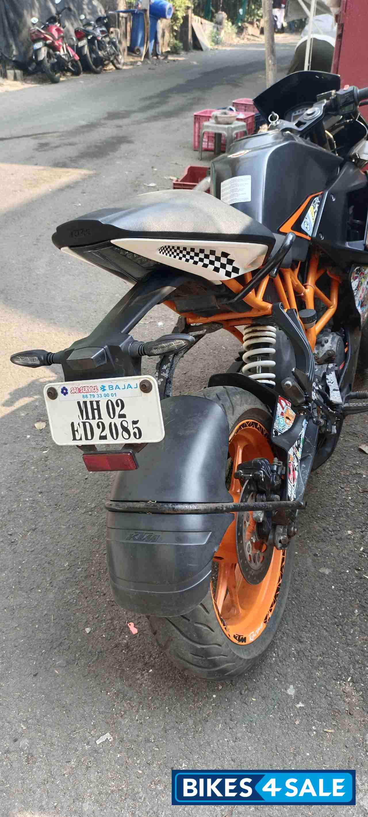 A Black KTM RC 200