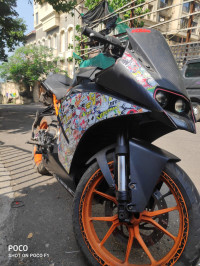 A Black KTM RC 200