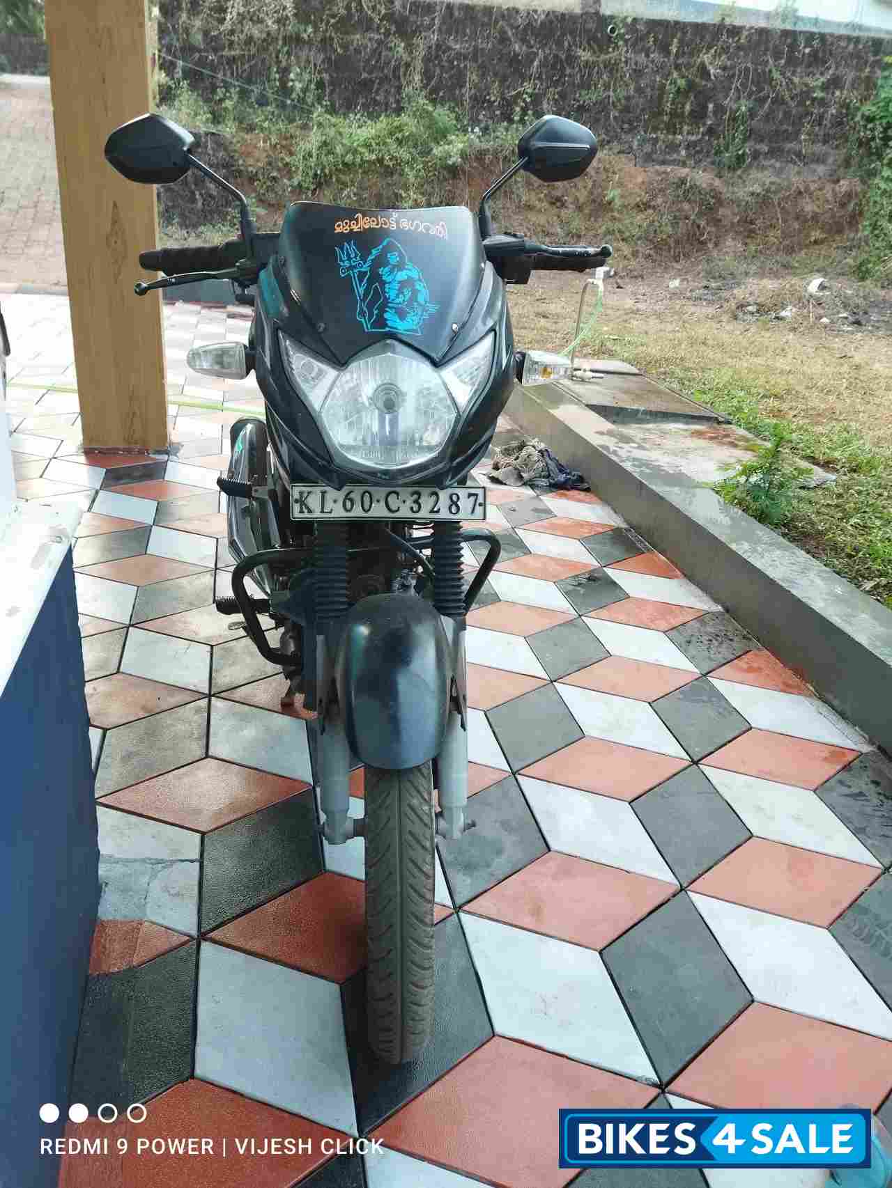 Black Suzuki GS 150R