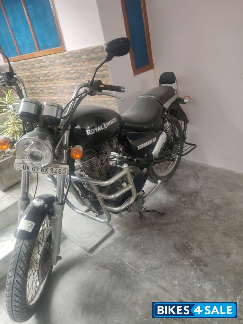 Black Royal Enfield Thunderbird 350