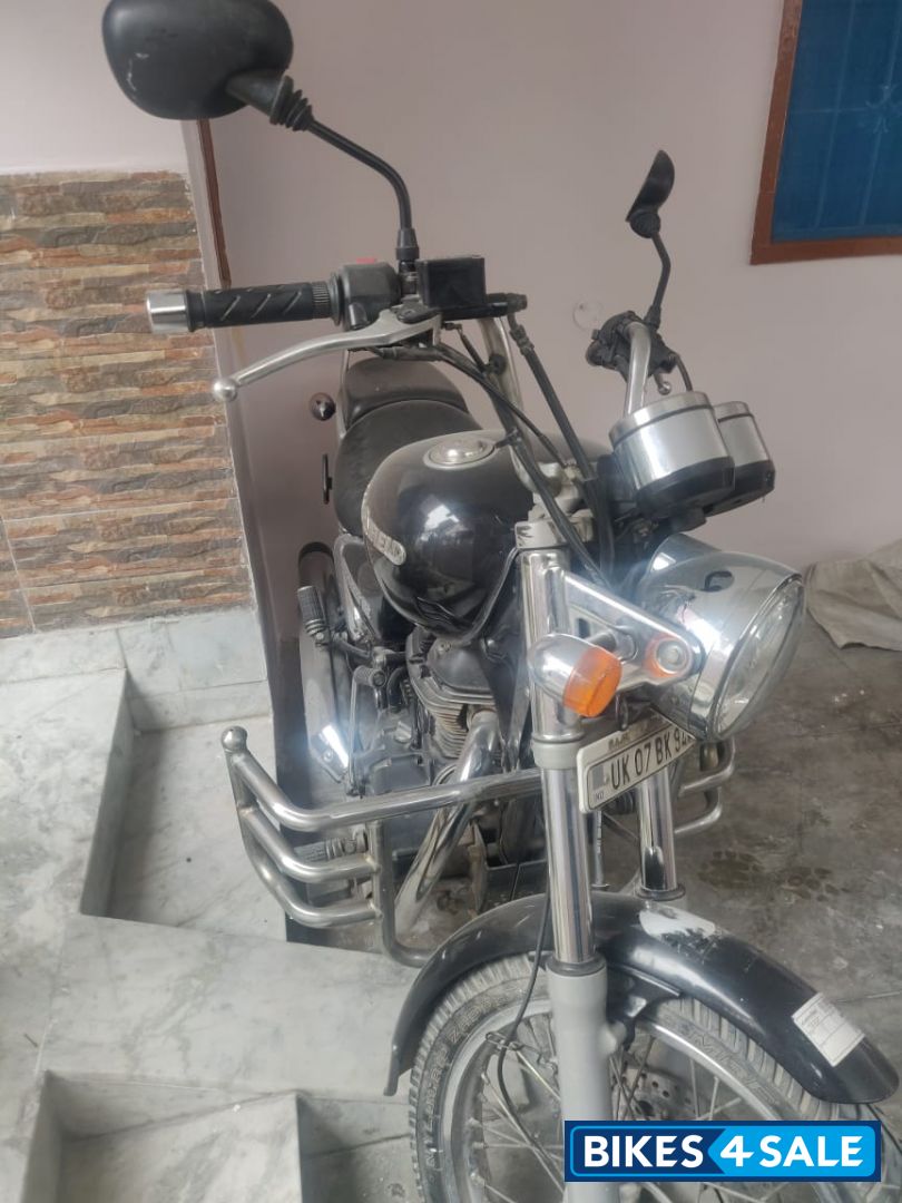 Black Royal Enfield Thunderbird 350