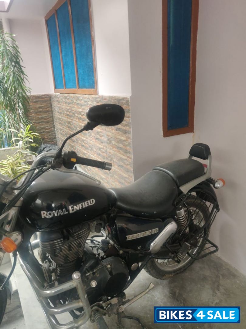 Black Royal Enfield Thunderbird 350