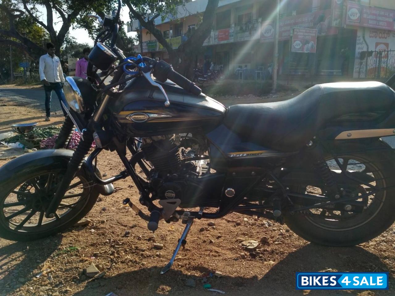 Blue Bajaj Avenger Street 150
