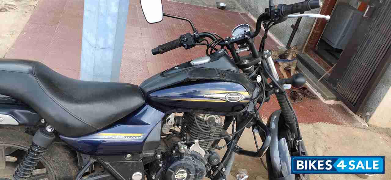 Blue Bajaj Avenger Street 150