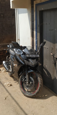 Black Suzuki Gixxer SF Fi