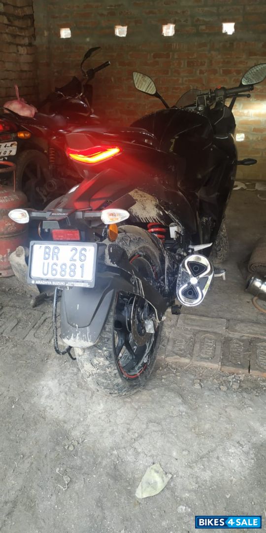 Black Suzuki Gixxer SF Fi