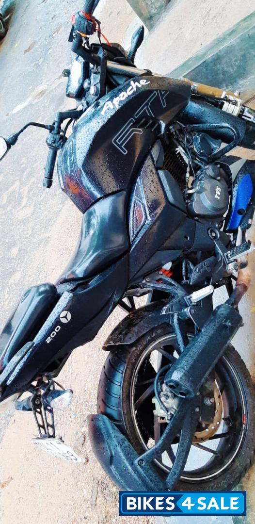 Matte Black TVS Apache RTR 200 4V