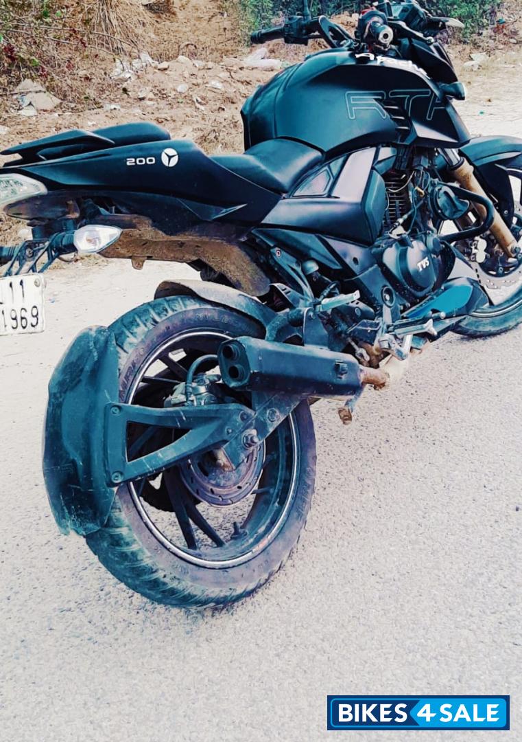 Matte Black TVS Apache RTR 200 4V