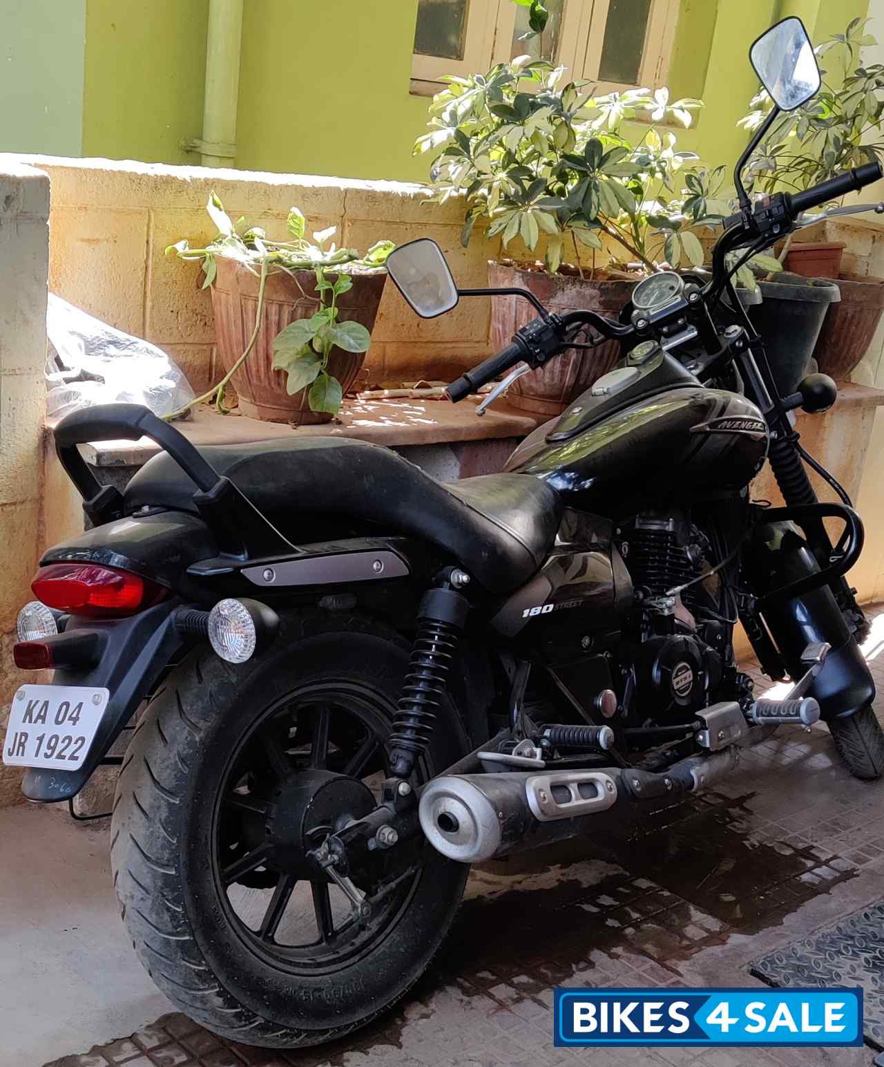 Bajaj Avenger Street 180