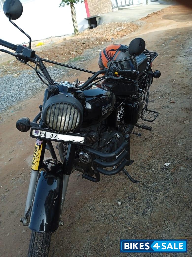 Jet Black Royal Enfield Bullet 350 ES
